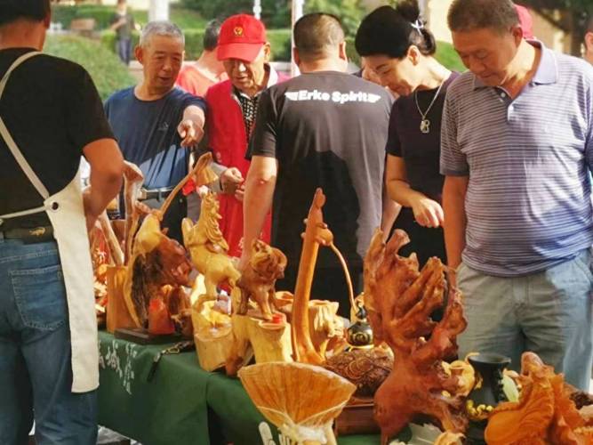 农林特产进社区，惠民市集益文明